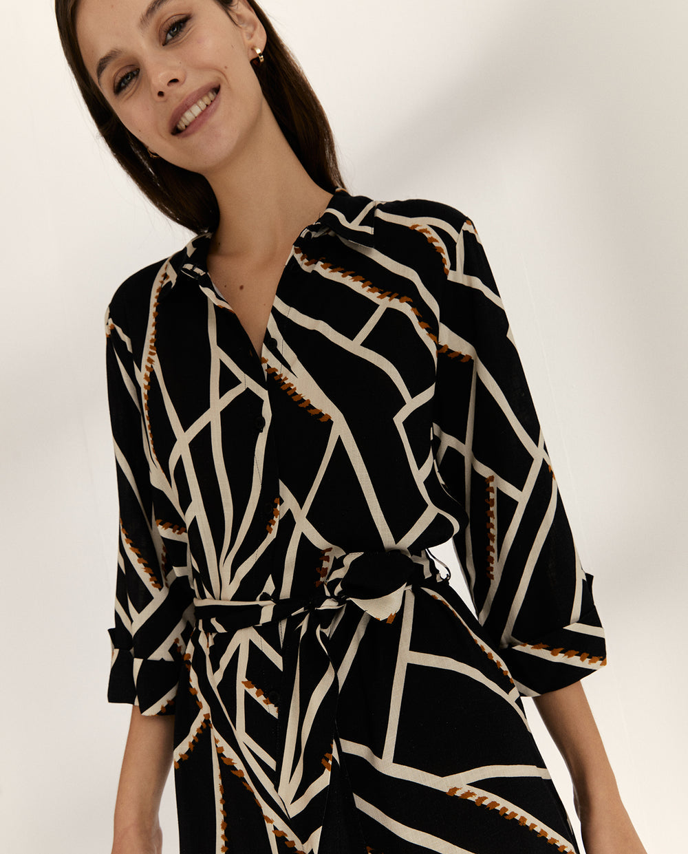 Vestido midi camisero estampado manga francesa Paz Torras.